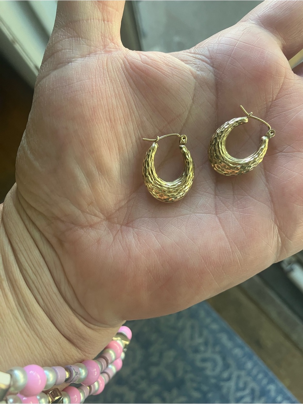 Vintage 10k yellow gold women’s diamond cut hoop earrings